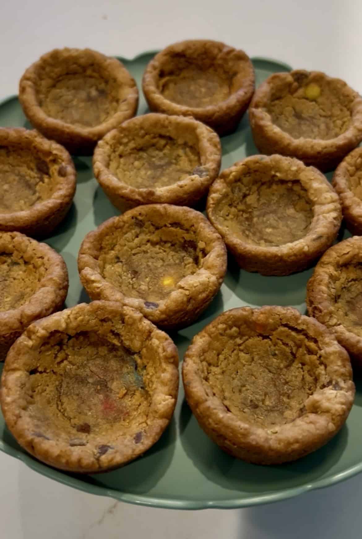 removing cookies from muffin tin