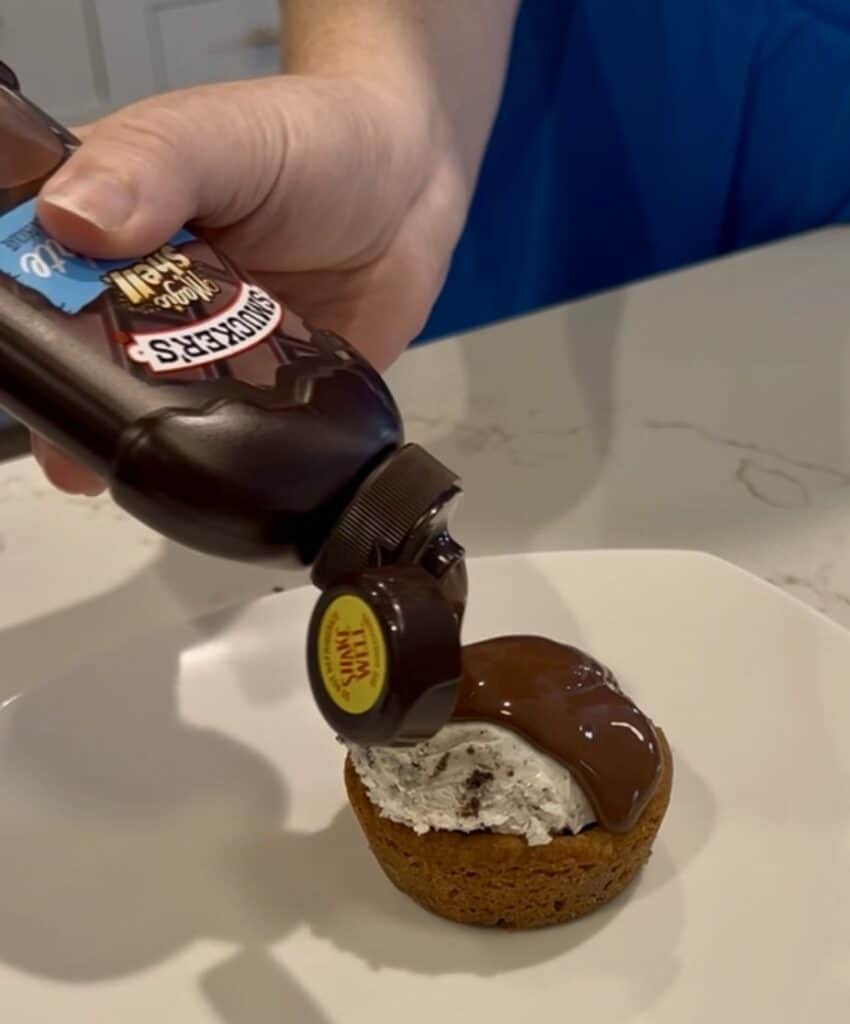 decorating ice cream cups